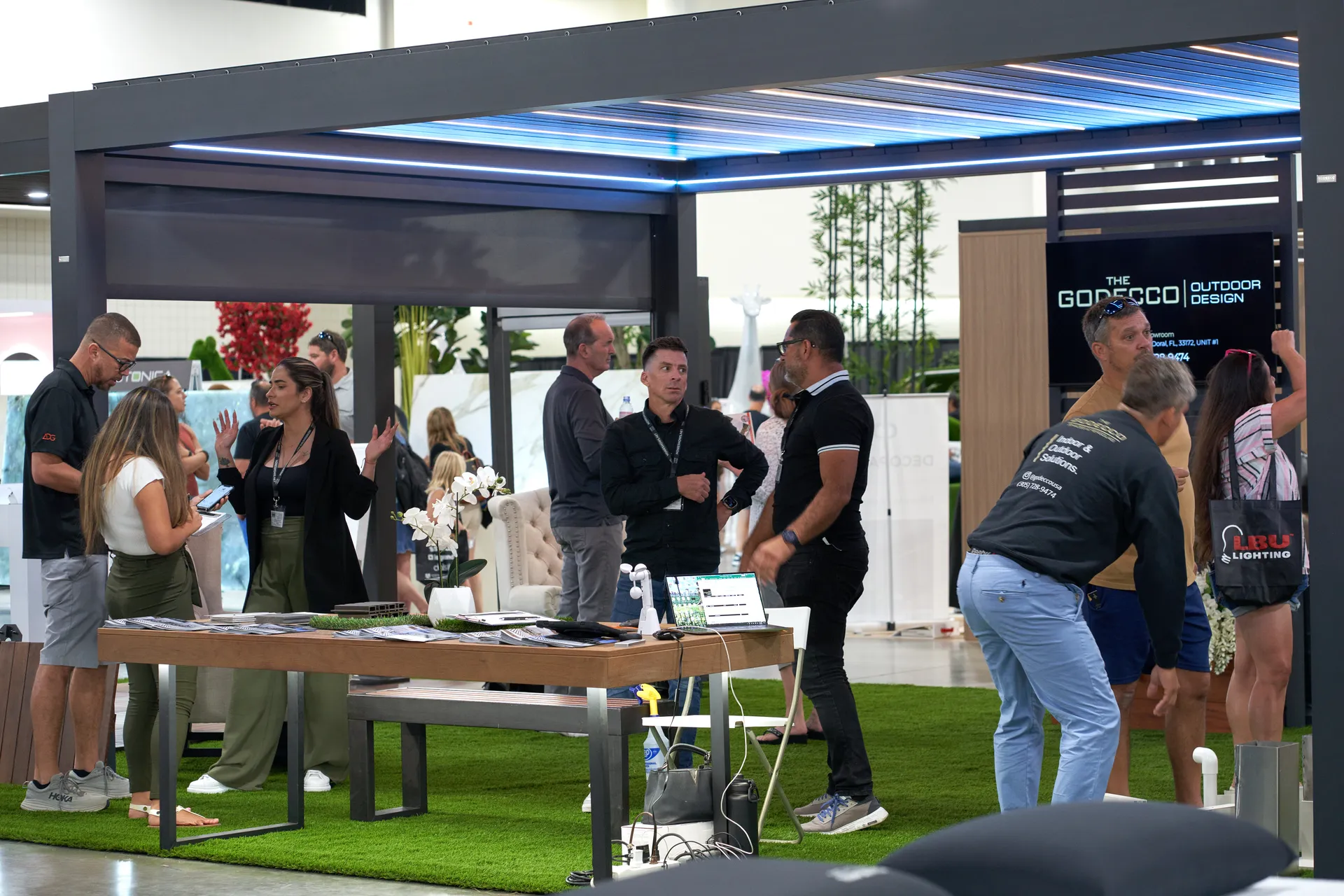 Pergola exhibitor showcases the latest in pergola systems in the Fort Lauderdale Home Design and Remodeling Show. This showcase highlighted everything from louvered pergola systems to automated shade systems.